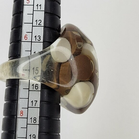 Chunky Oval Shape Resin Ring With Brown and White Pill Beads Lucite Large Ring - Picture 5 of 8